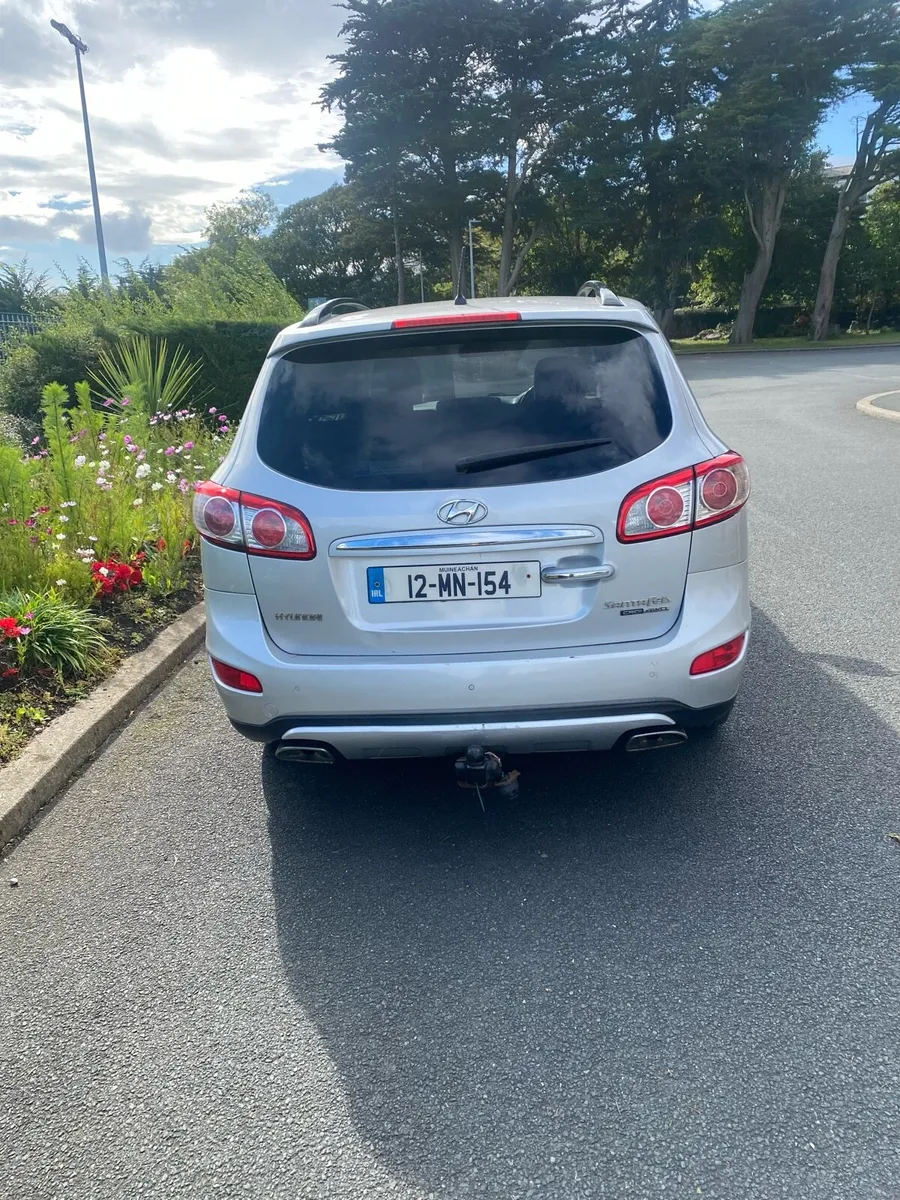 Hyundai Santa  fe 7 seats - Image 4