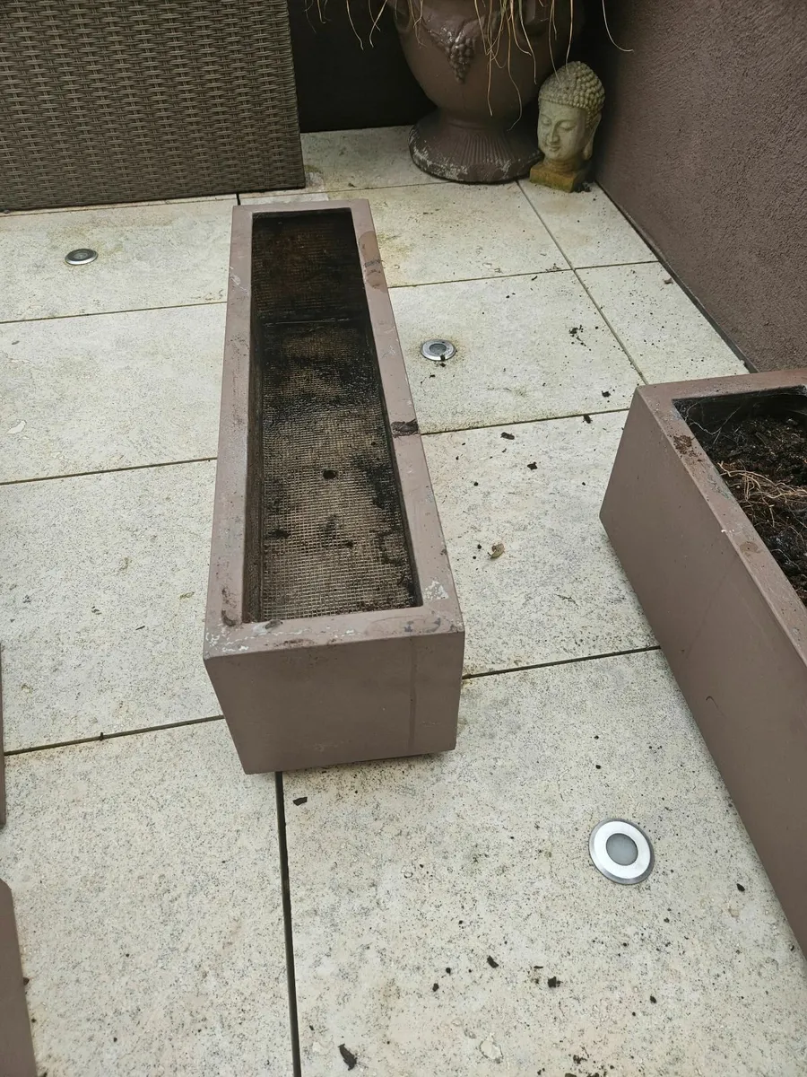 Flower pots - Image 1
