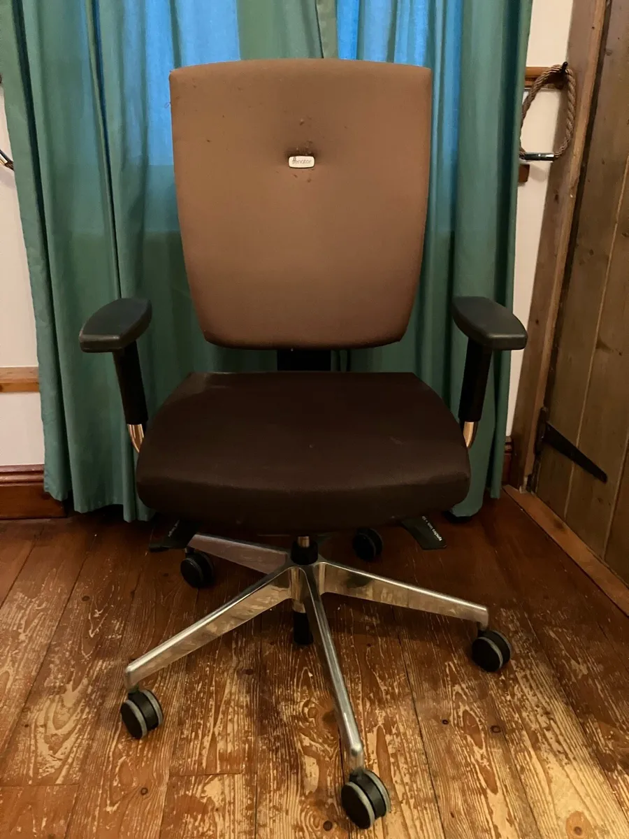 Office chair - Image 1