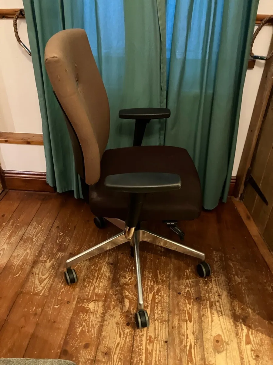 Office chair - Image 2