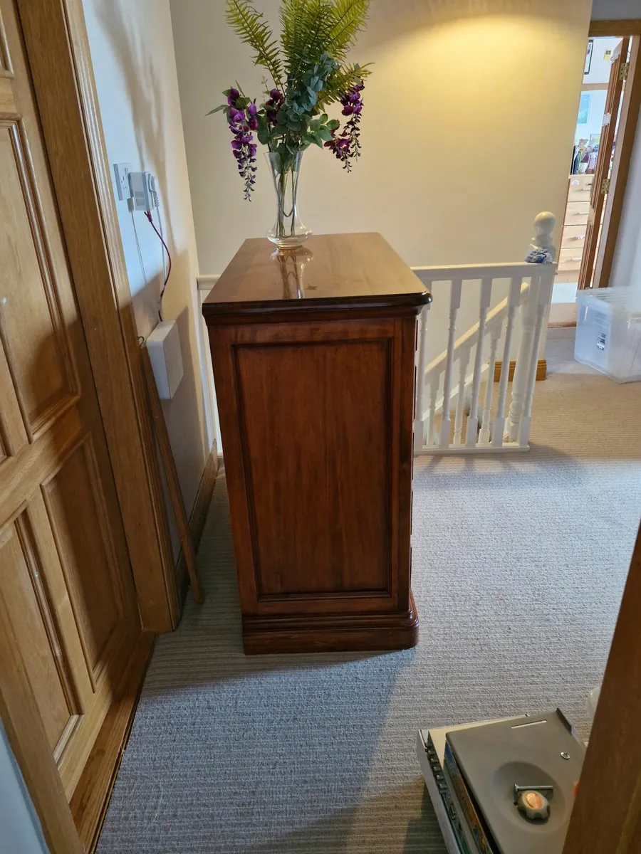 Solid wood chest of drawers - Image 2