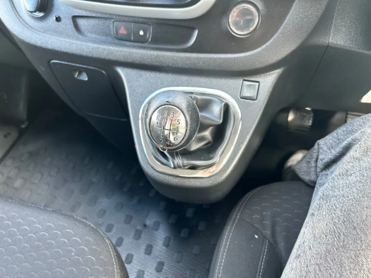 Vauxhall Vivaro 2015 - Image 4