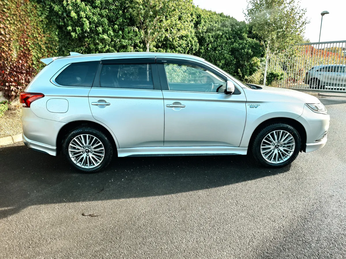 Mitsubishi Outlander PHEV - Image 4