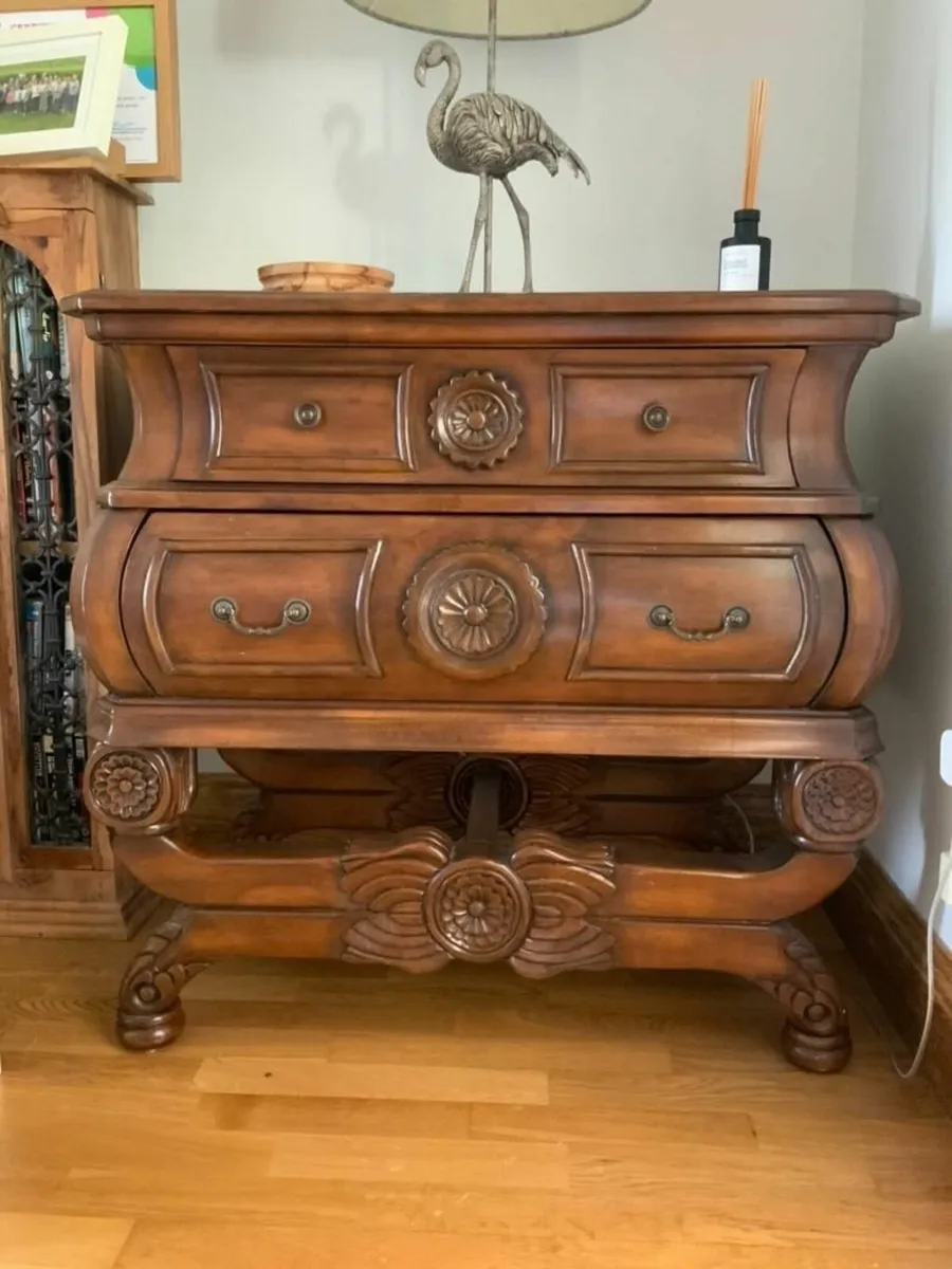 Solid wood chest of drawers - Image 1