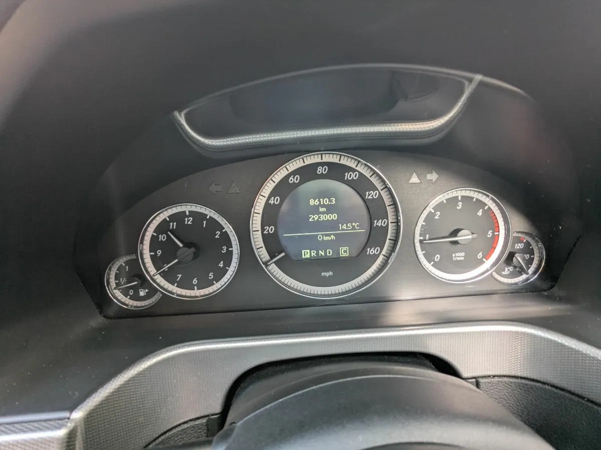 Mercedes-Benz E-Class 2010 - Image 2