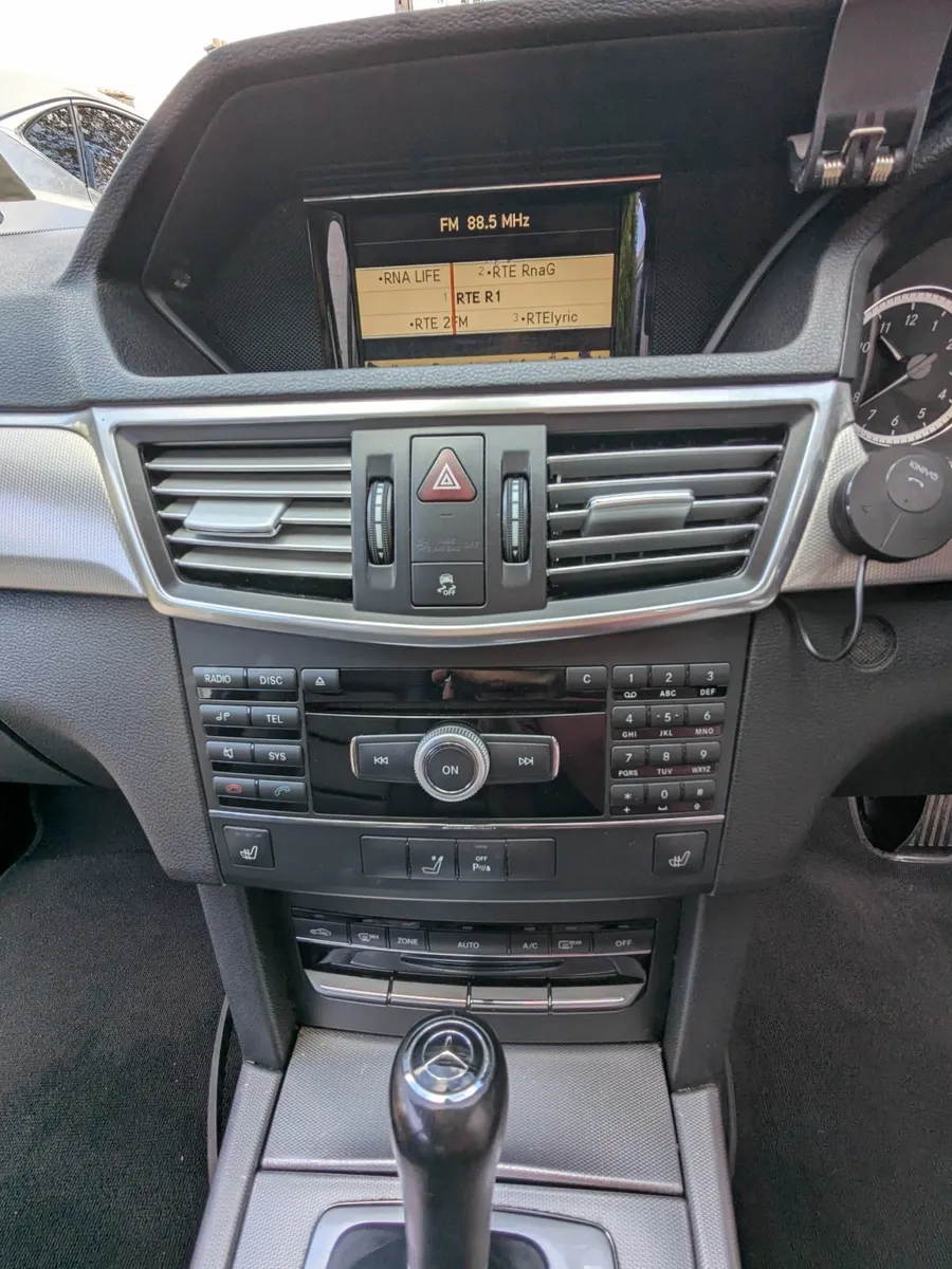 Mercedes-Benz E-Class 2010 - Image 3