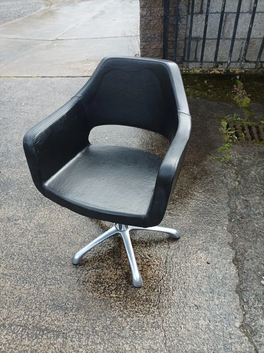 Hair & beauty salon chairs - Image 4