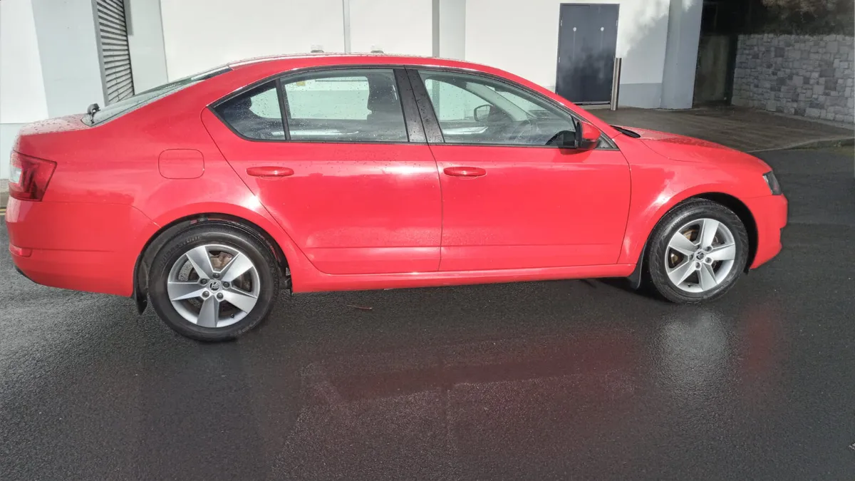 SKODA OCTAVIA / 2016 / 1.6 DIESEL / MANUAL - Image 4