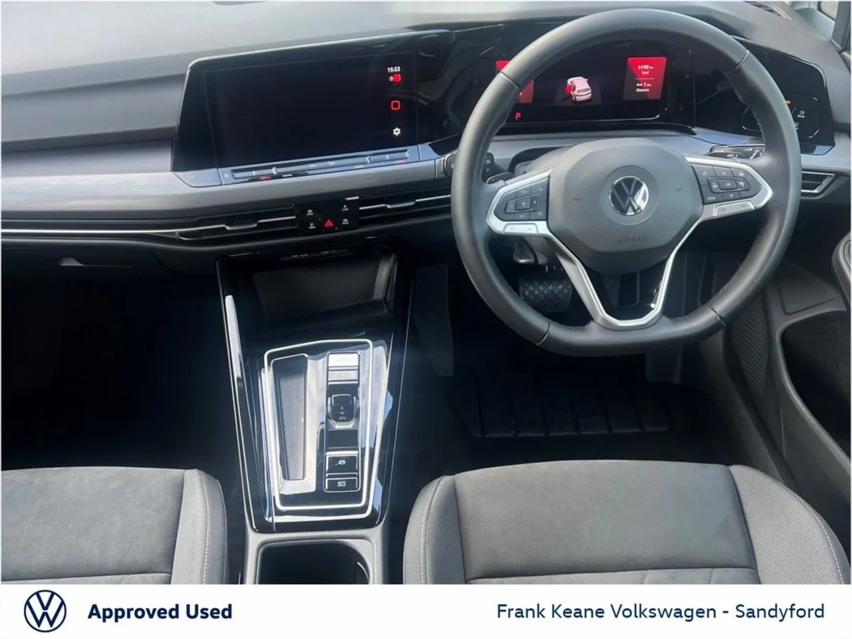Volkswagen Golf  style  1.5 TSI DSG Automatic  fr - Image 2