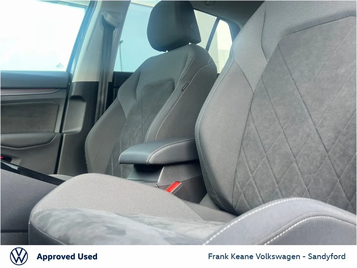 Volkswagen Golf  style  1.5 TSI DSG Automatic  fr - Image 4