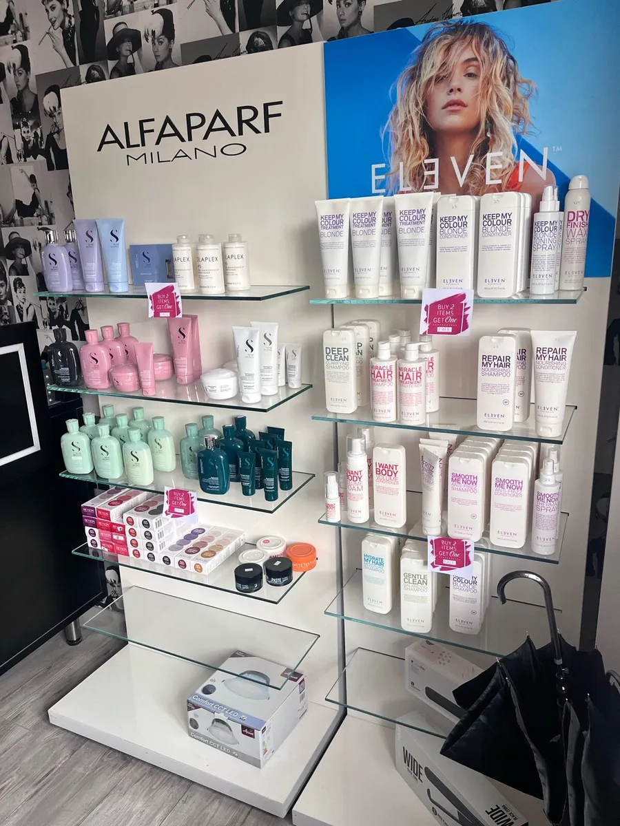Retail stands - Image 1