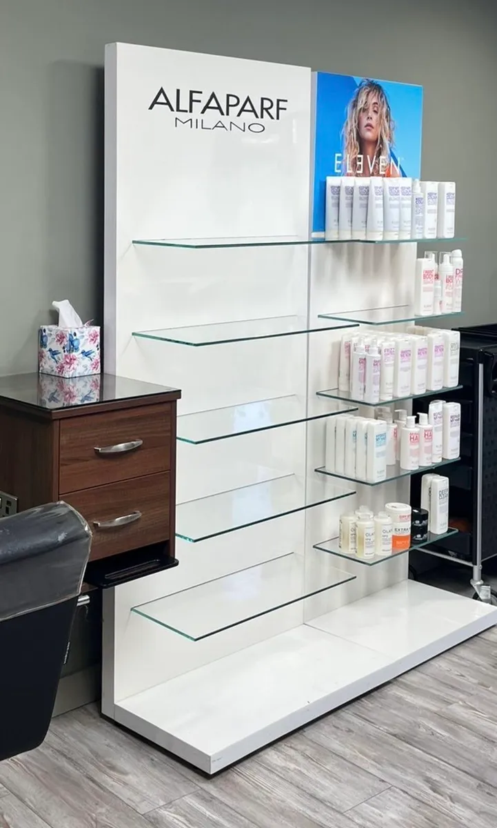Retail stands - Image 2