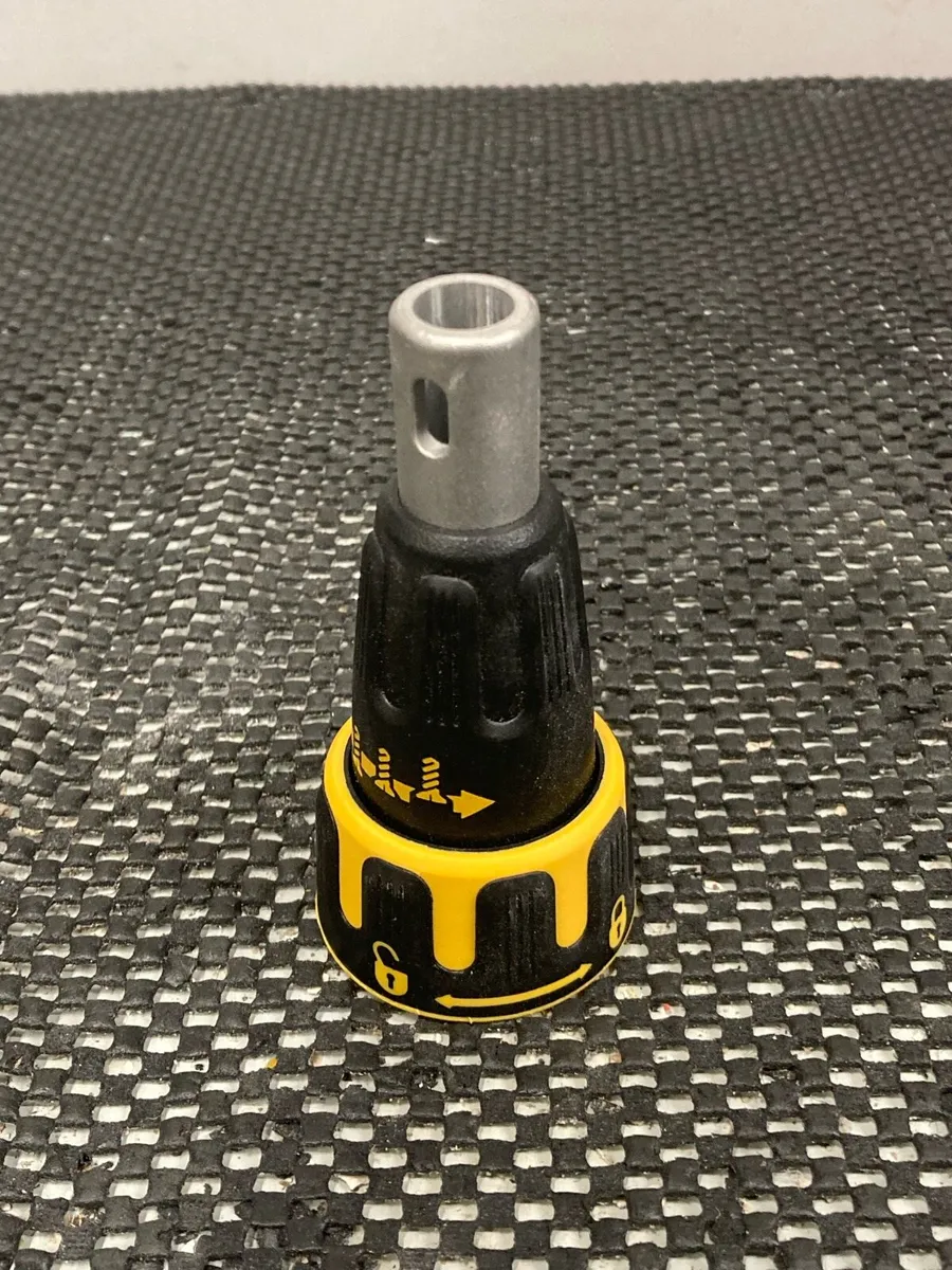 Dewalt Cordless Screw Gun + 2 Batteries + charger - Image 4