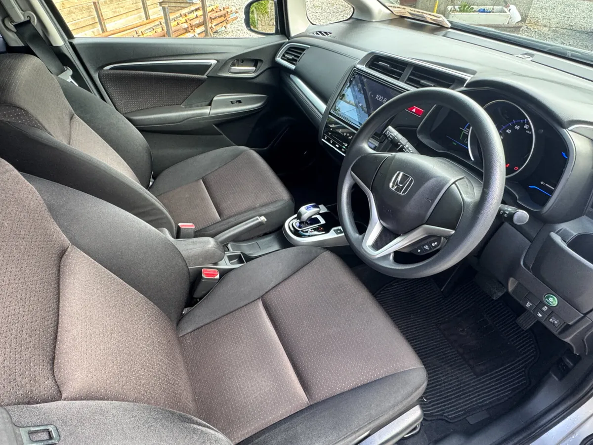 2016 Honda Fit Hybrid Auto - Image 2