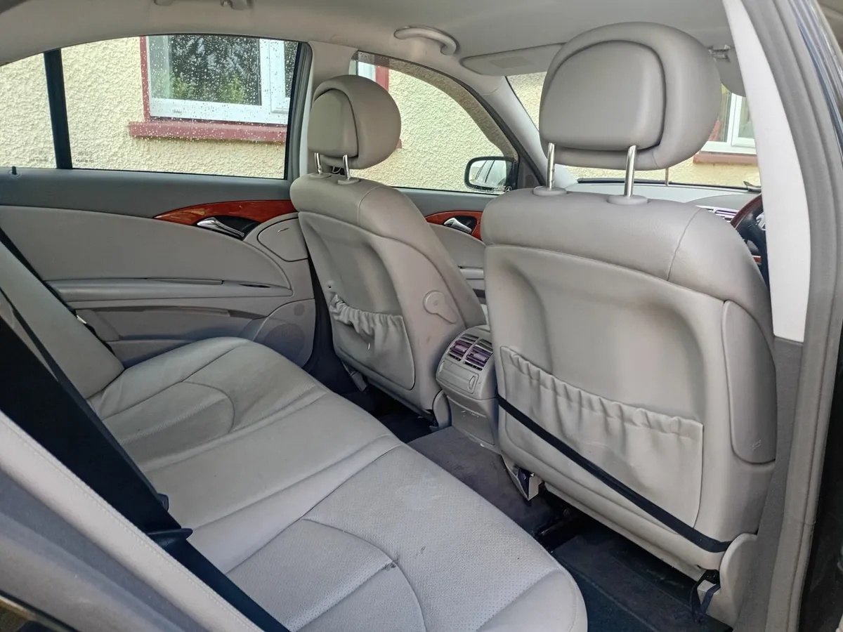 Mercedes-Benz E-Class 2008 - Image 4
