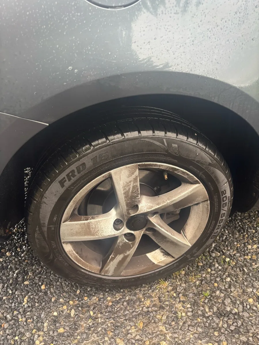 VW Passat 1.6 2011 Taxed and tested - Image 3