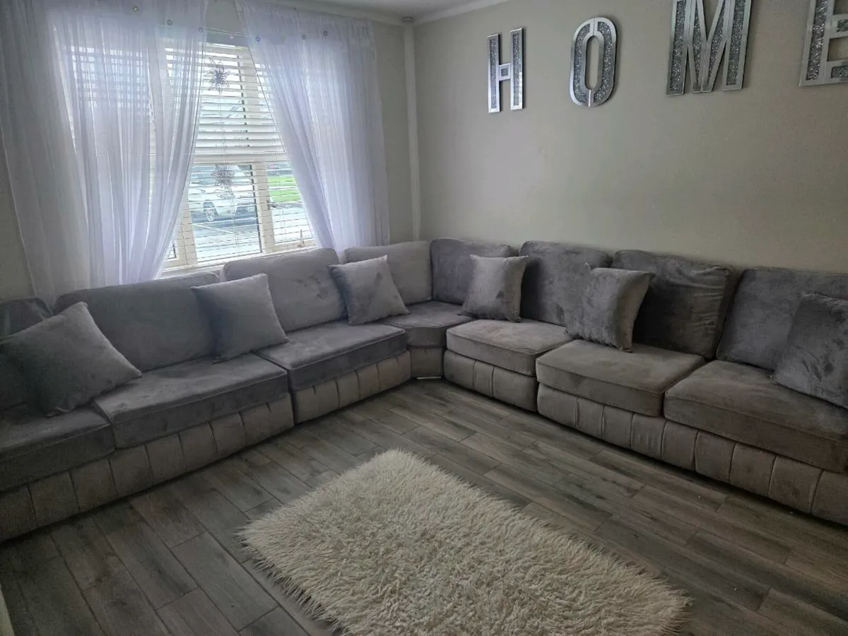 Xl Corner sofa - Image 1