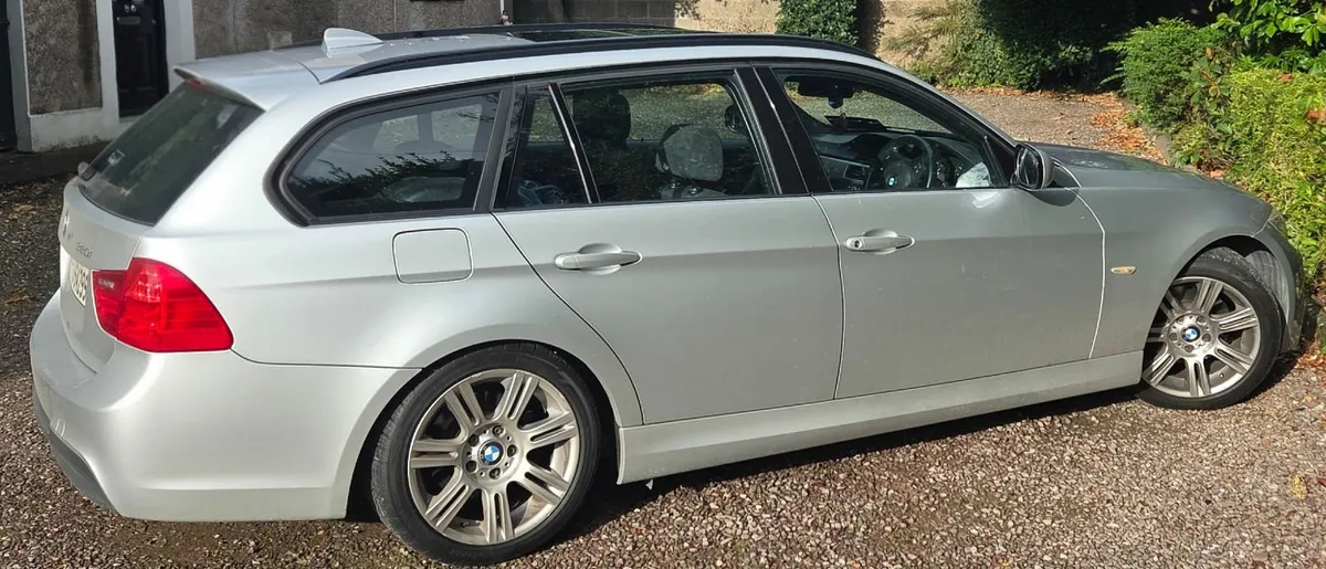 BMW 3-Series 2011 - Image 3