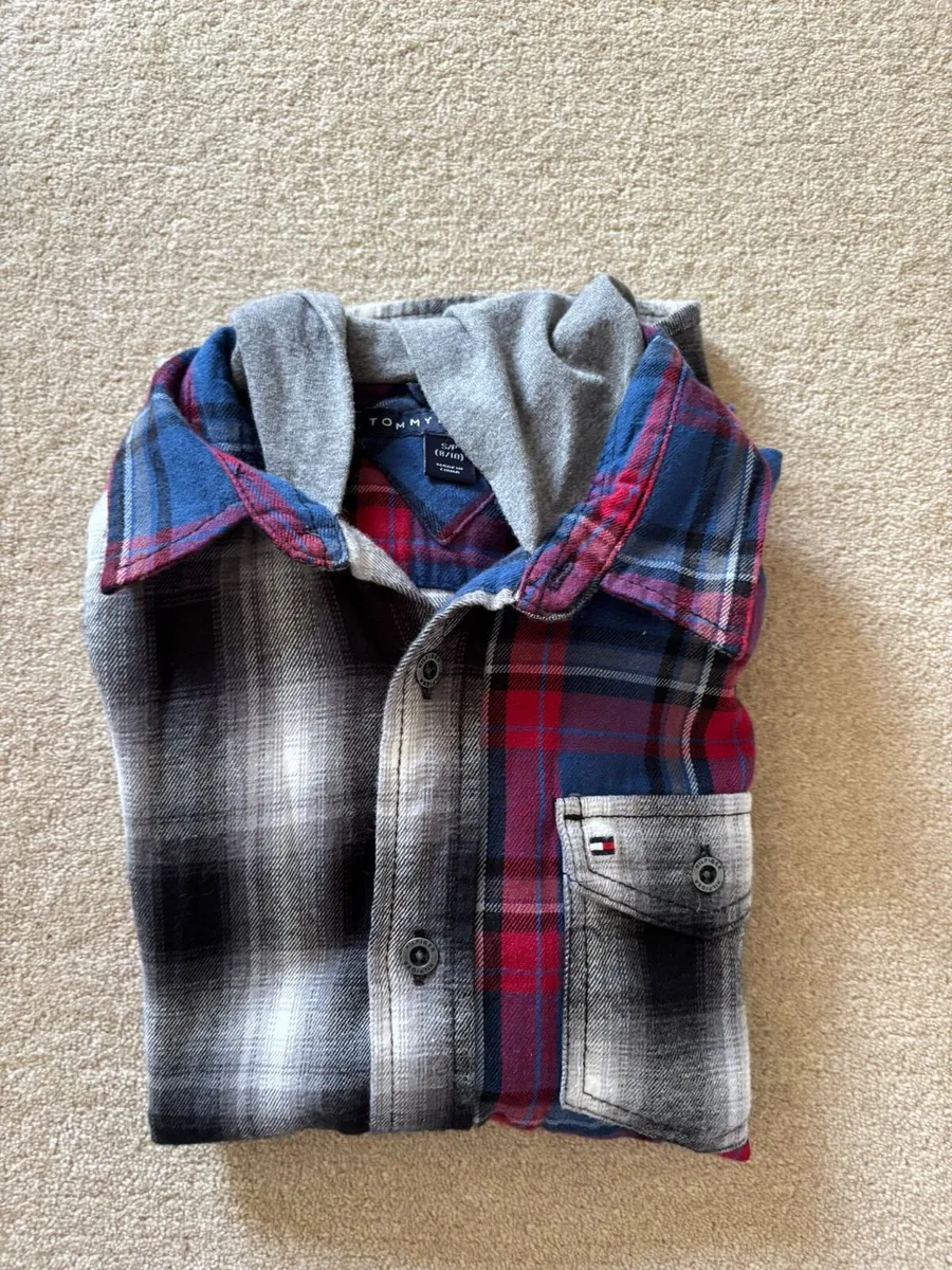 Tommy Hilfiger Hoody Shirt age 8-10 - Image 3