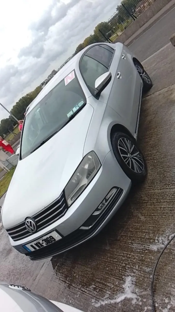 Volkswagen Passat - Image 2