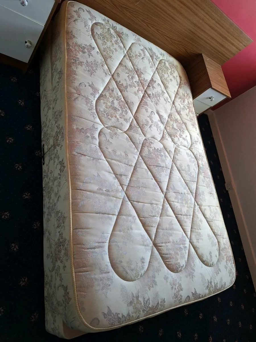 Double bed (DELIVERY)