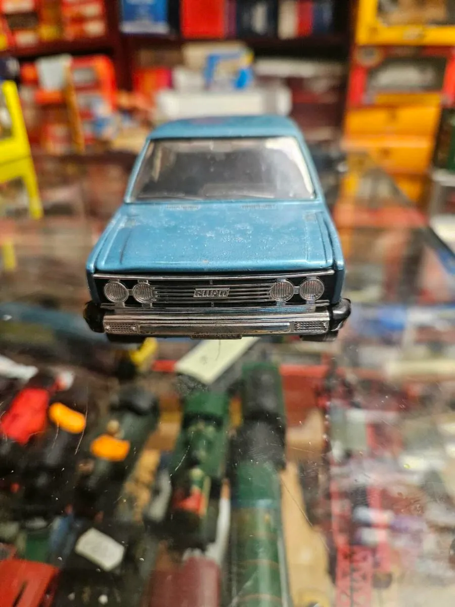 Corgi Burago Fiat 1.24 scale - Image 2