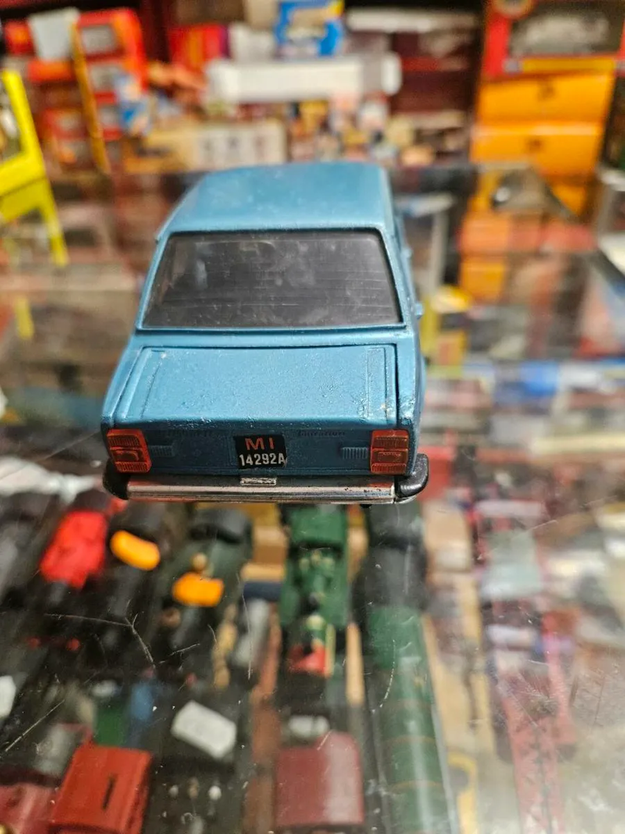 Corgi Burago Fiat 1.24 scale - Image 4