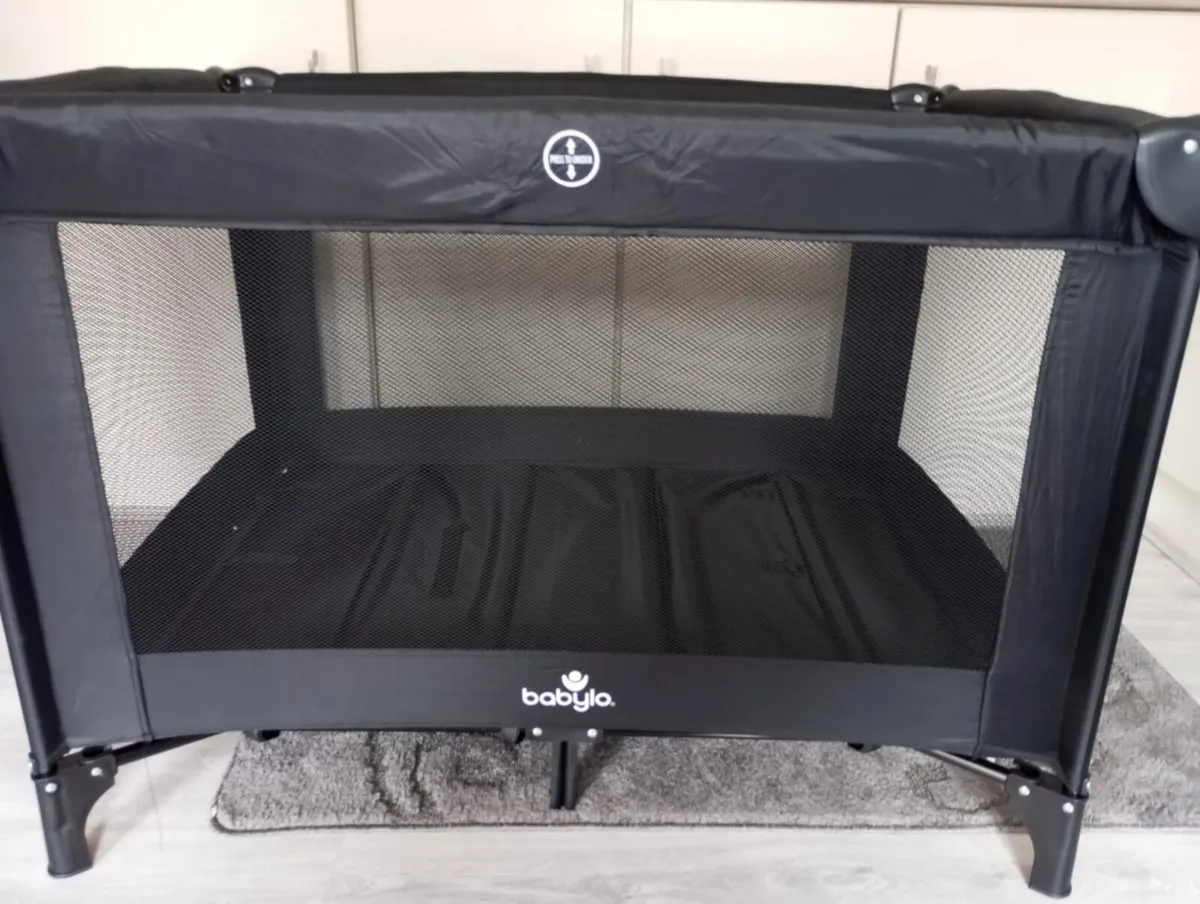 Babylo baby's travel cot. - Image 1