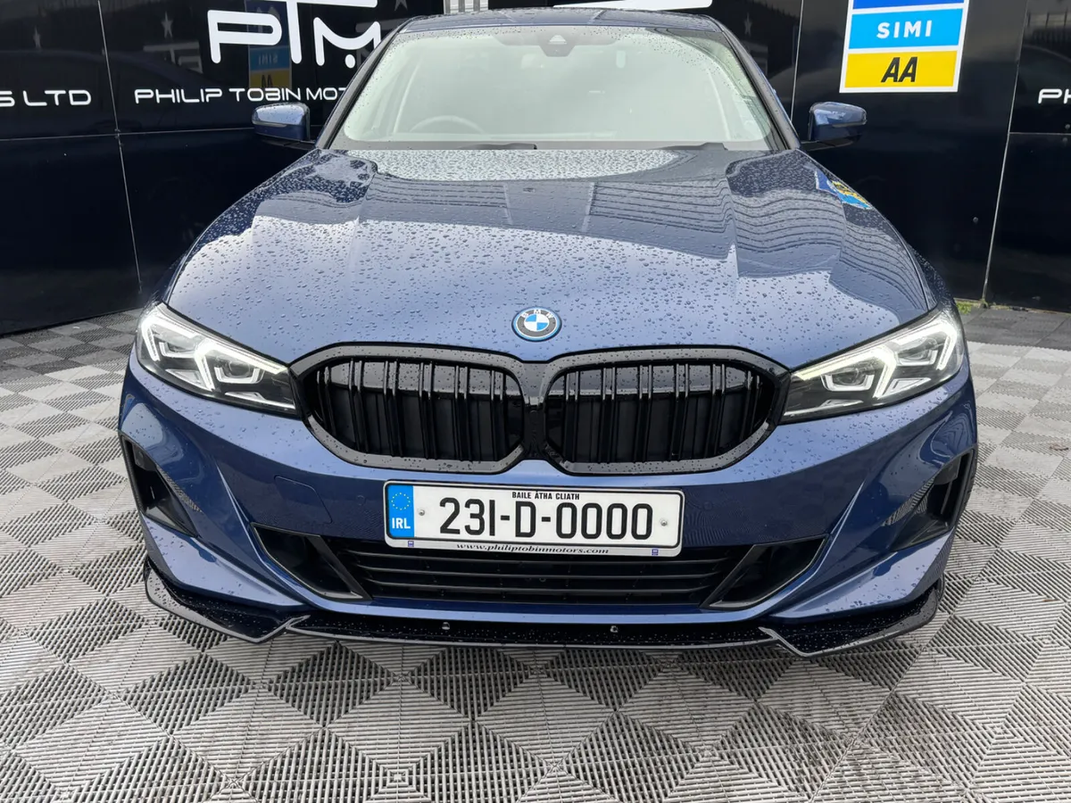 BMW 3-Series 2023 - Image 4