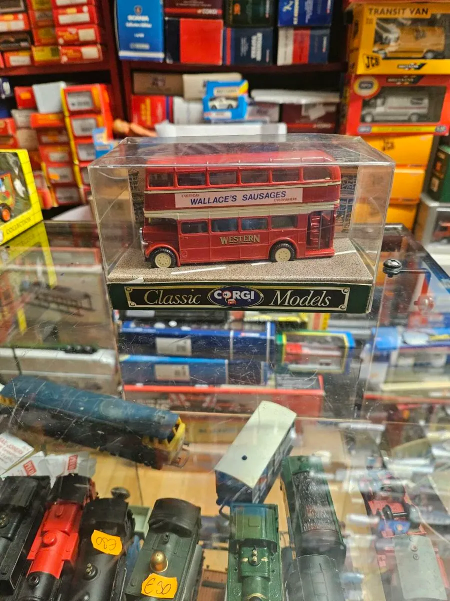 Corgi Bus - Image 1
