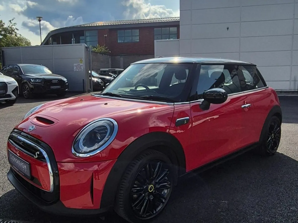 Mini Cooper Level 3 **LEATHER**PAN ROOF** - Image 3