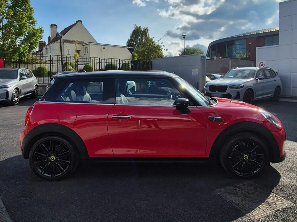Mini Cooper Level 3 **LEATHER**PAN ROOF** - Image 4