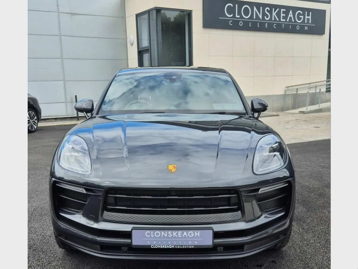 Porsche Macan 5DR Auto - Image 2