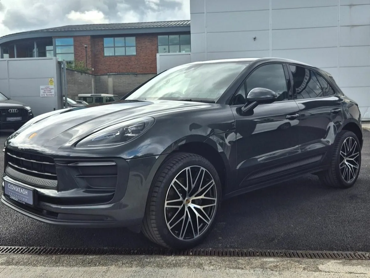 Porsche Macan 5DR Auto - Image 3