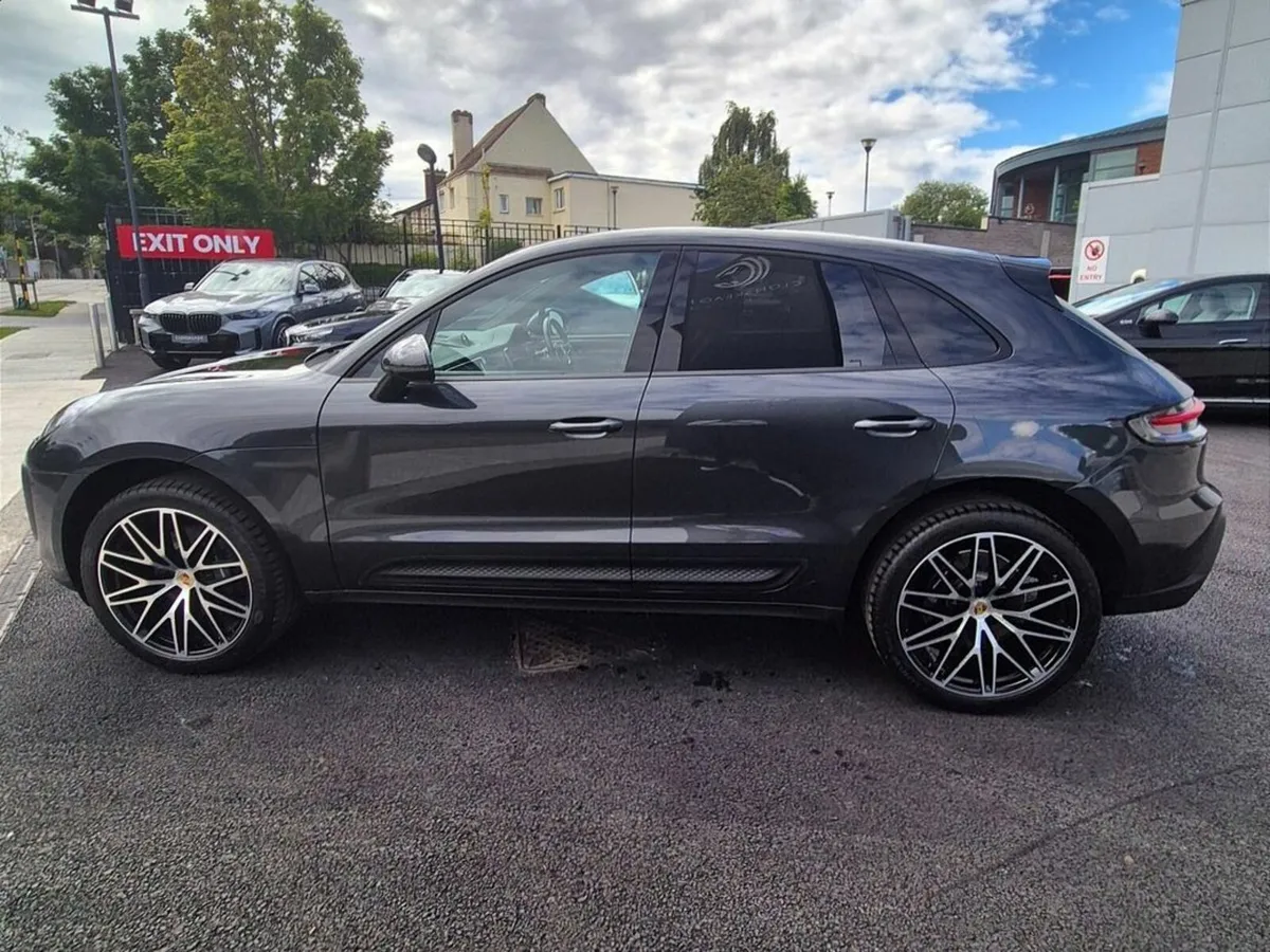 Porsche Macan 5DR Auto - Image 4