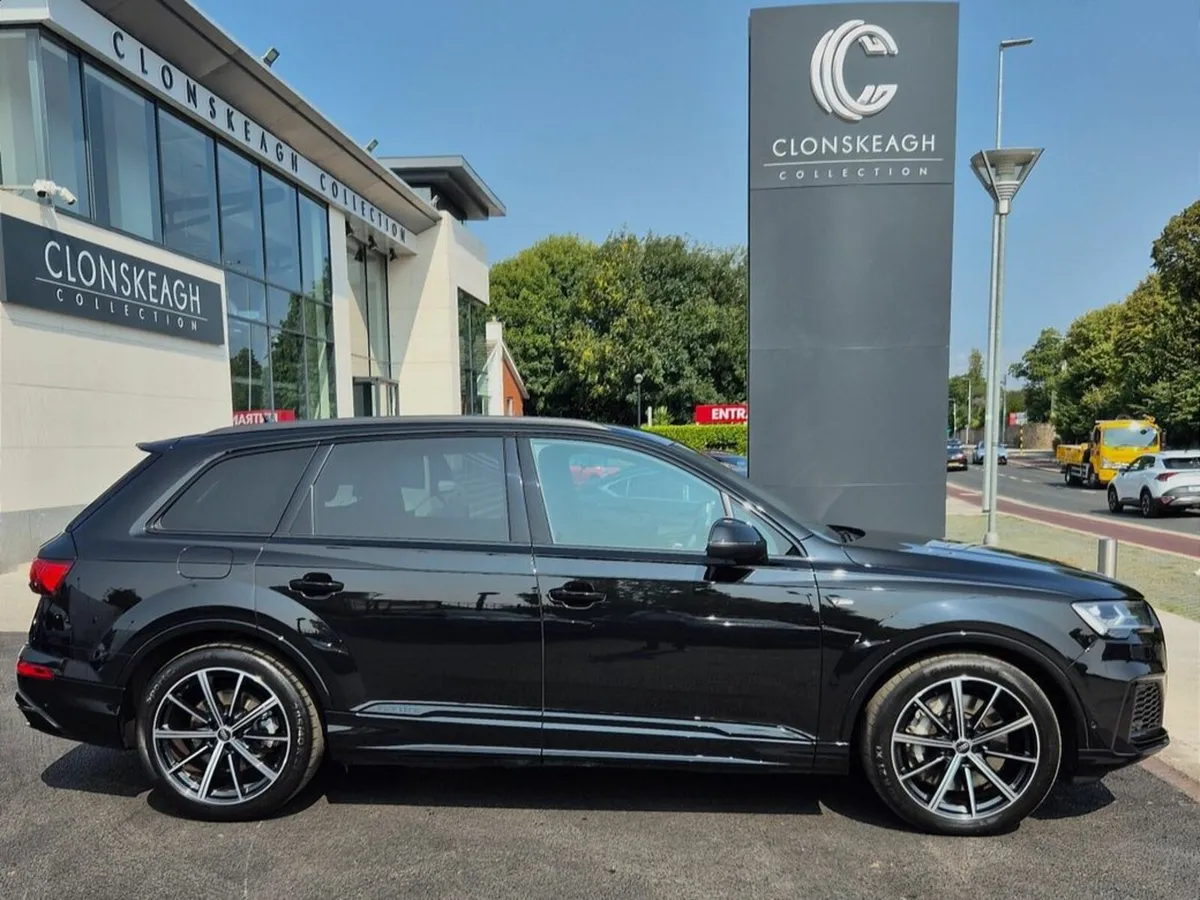 Audi Q7 TFSI E QUATTRO S LINE BLACK EDITION - Image 3