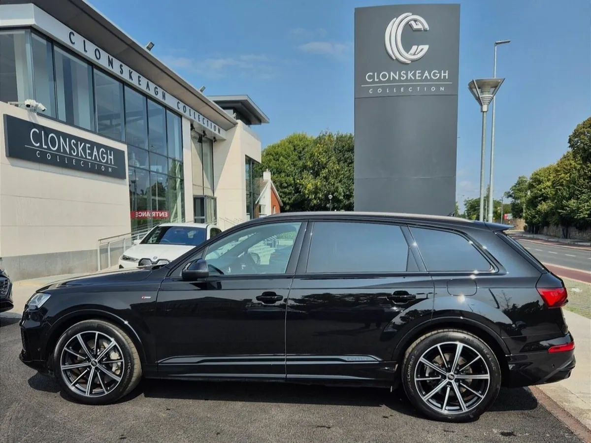 Audi Q7 TFSI E QUATTRO S LINE BLACK EDITION - Image 4