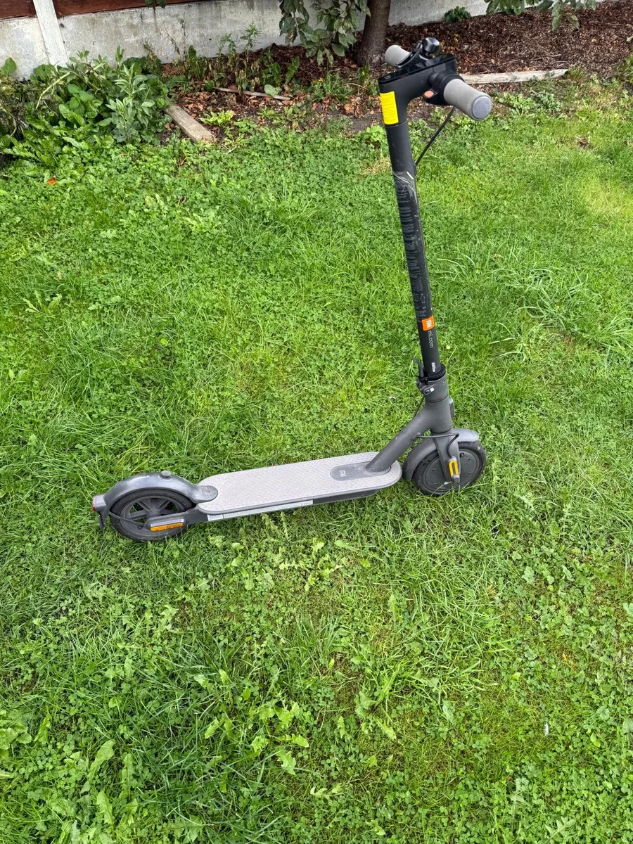 Electric Scooter + Charger - Image 3