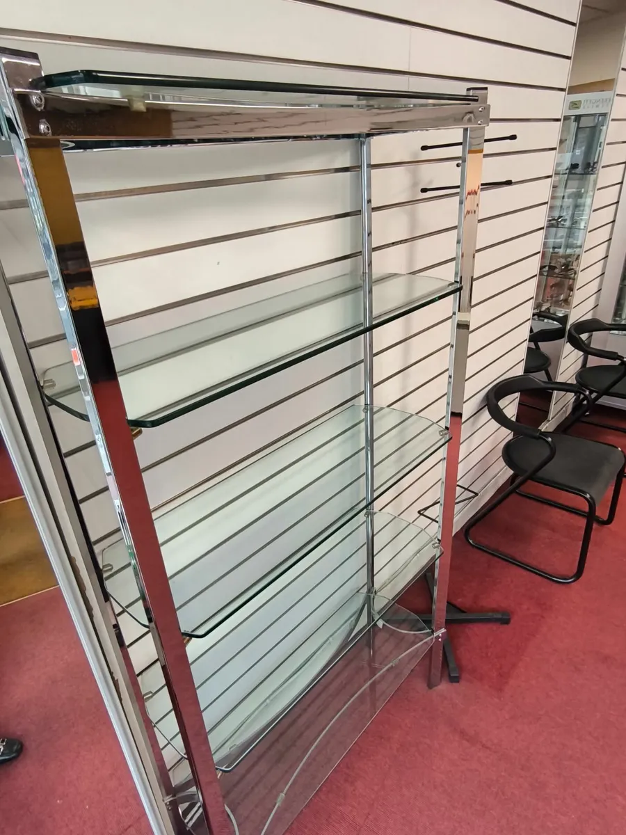 Metal / Glass stand - Image 1