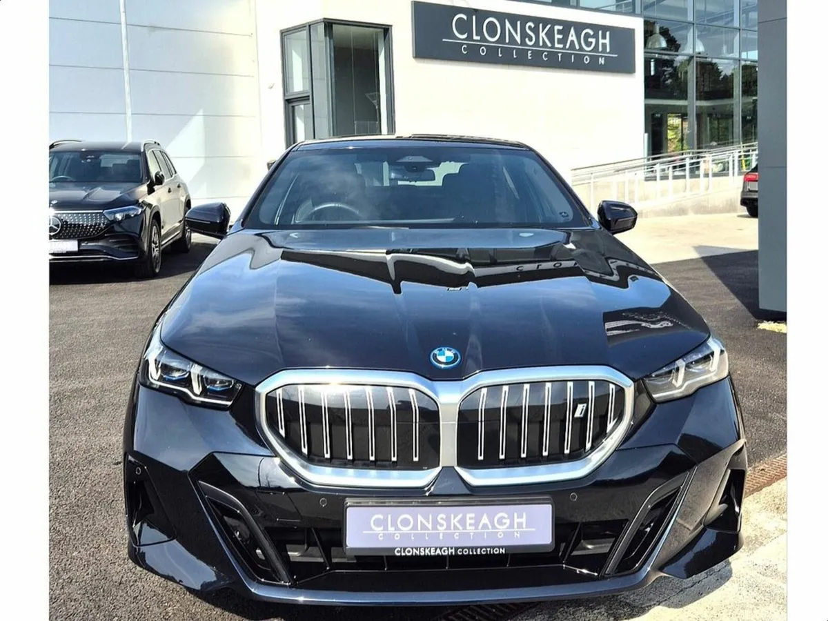 BMW i5 EDRIVE40 M SPORT - Image 2