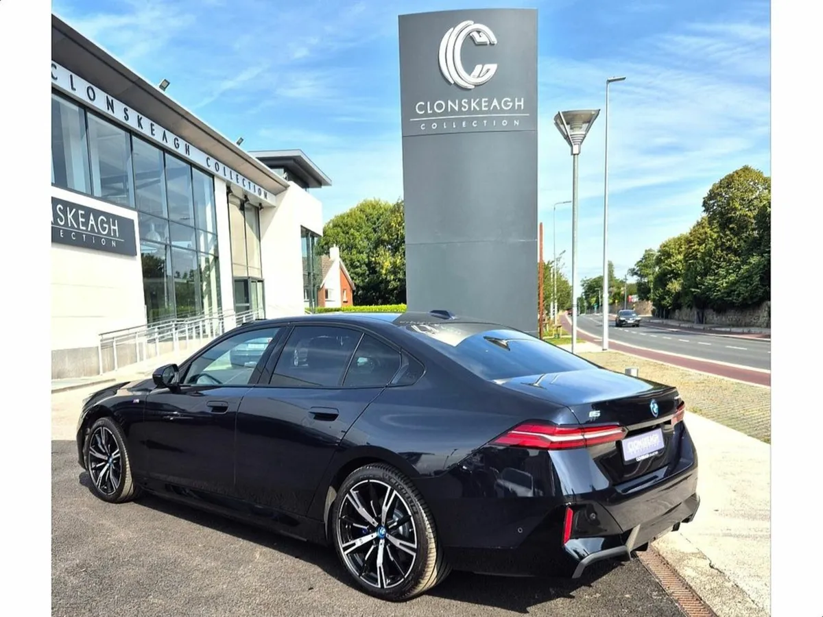 BMW i5 EDRIVE40 M SPORT - Image 4