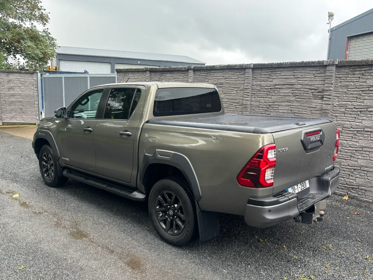 Toyota Hilux Invincible X - Image 3