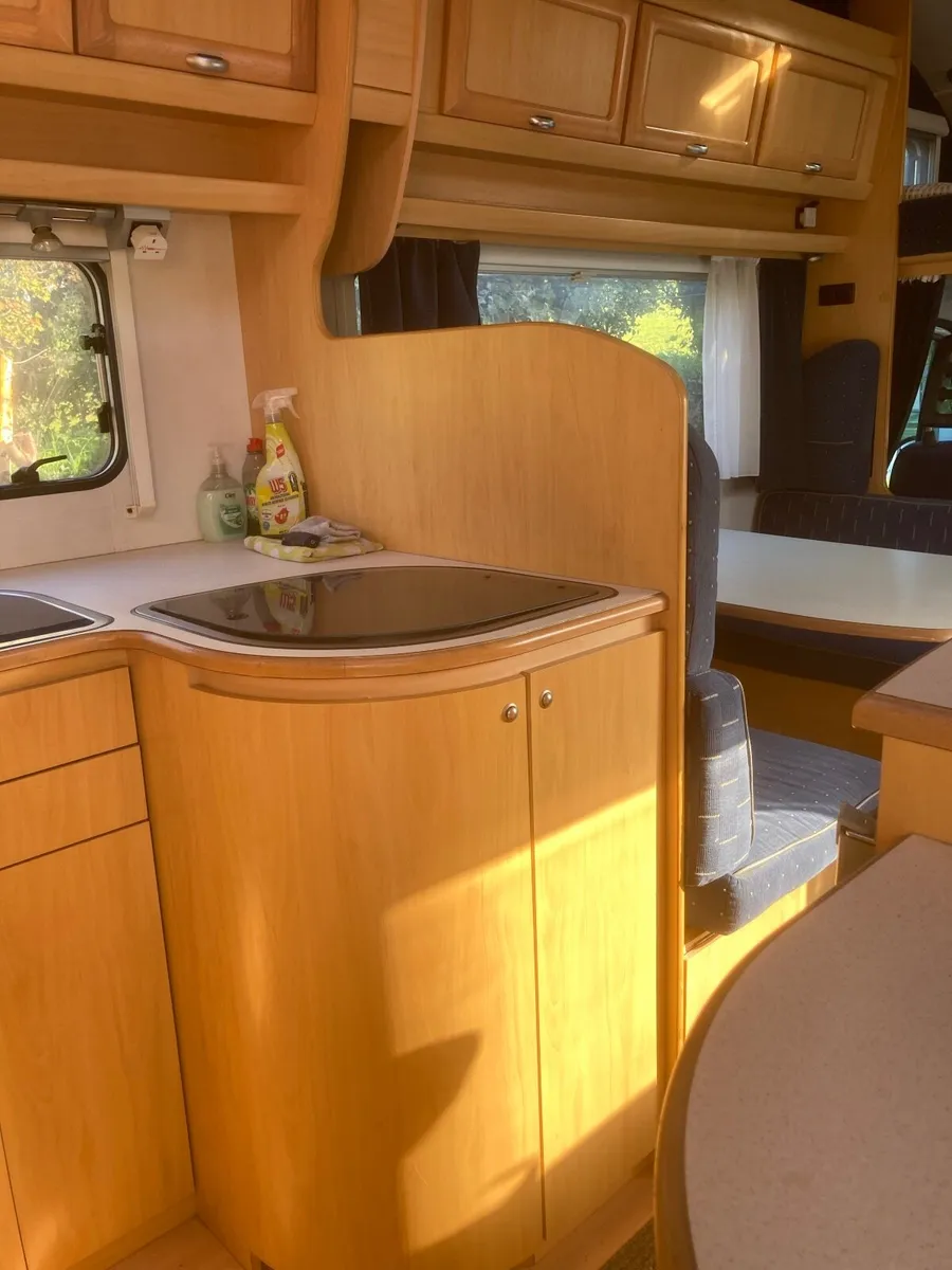 Camper van - Image 1