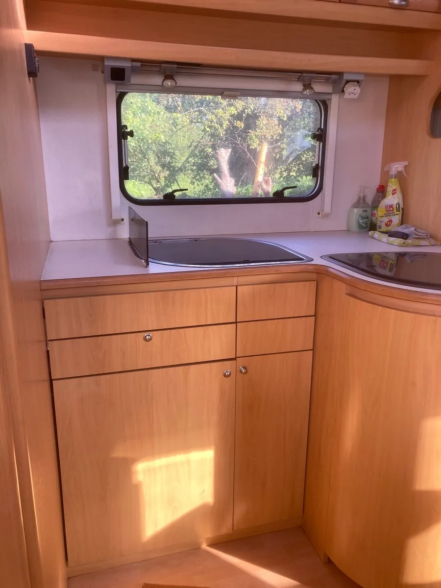 Camper van - Image 3