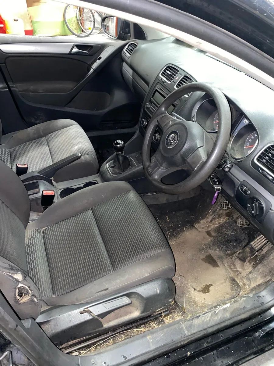 Car valeting service available - Image 4