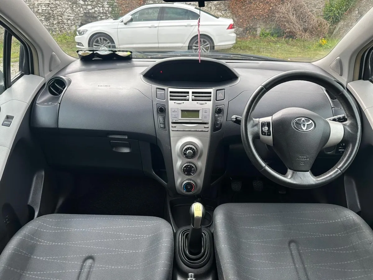 Toyota Yaris 2008 - Image 2