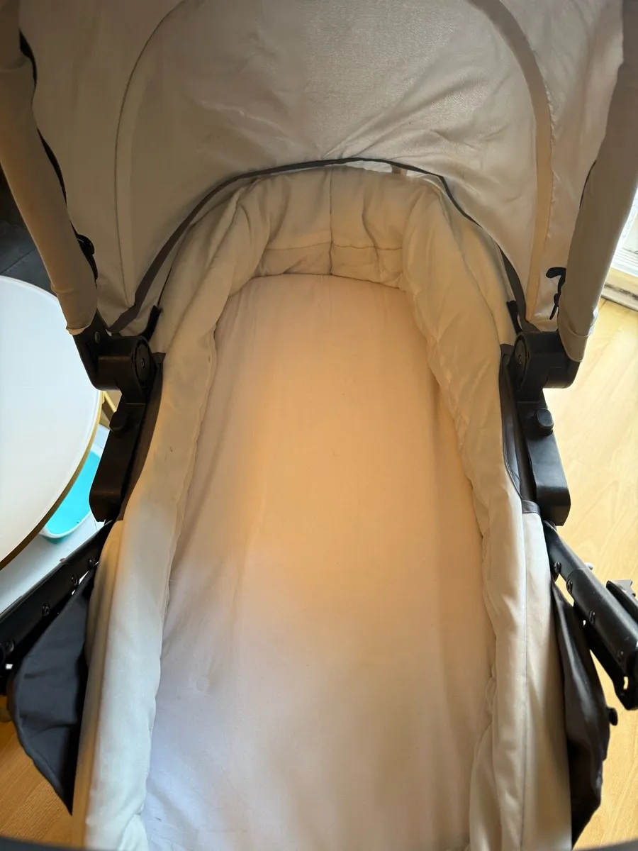 Hauck Pushchair and Carrycot - Image 3