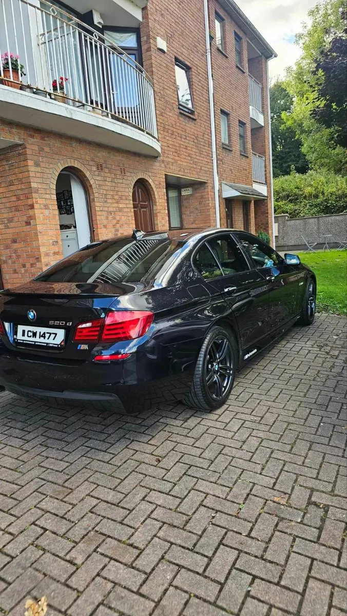 BMW 5-Series 2011 - Image 3
