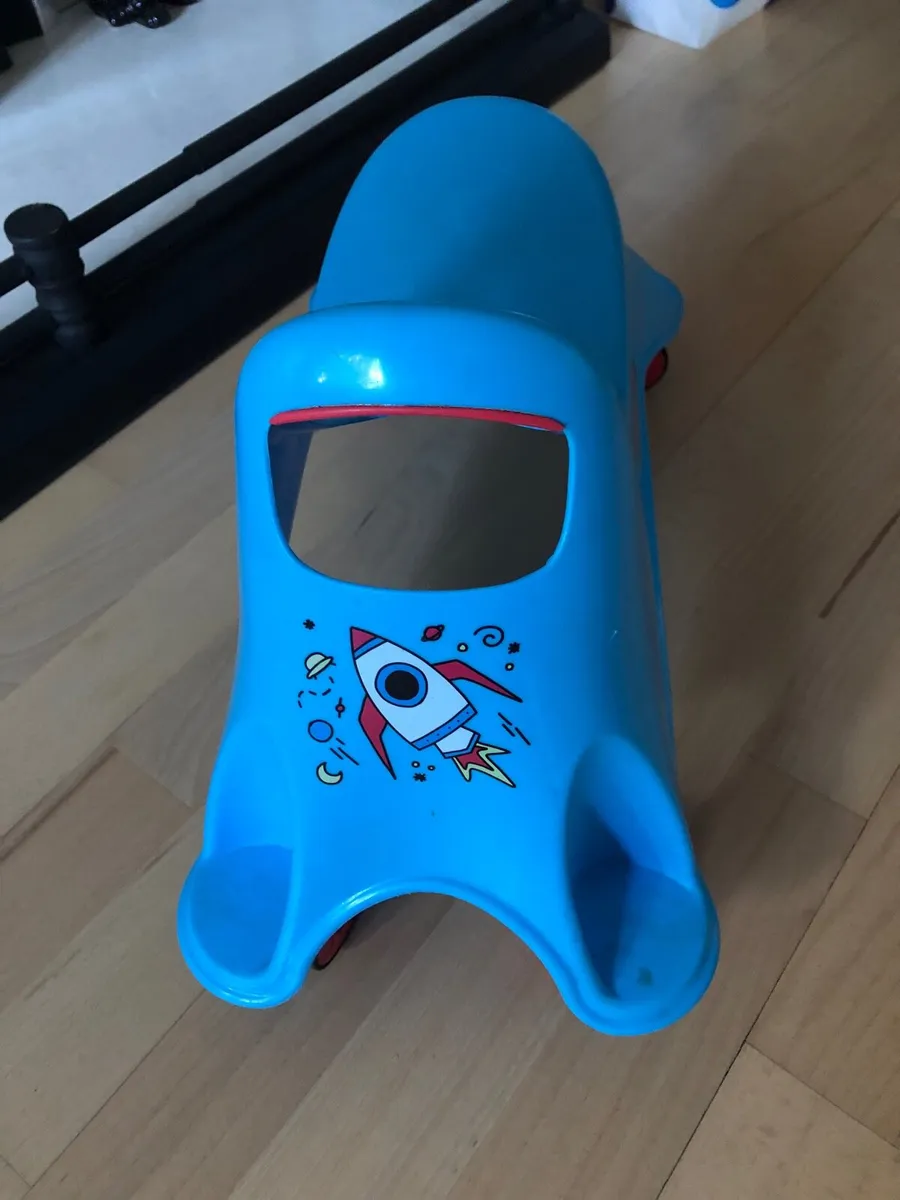 Boys training bike €10 - Image 3
