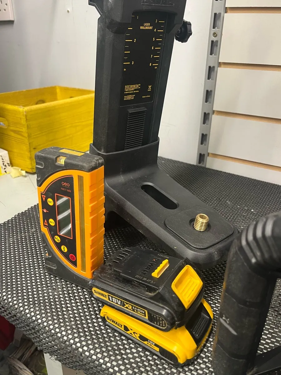 DeWalt DCE079D1G Rotary Laser Kit - Image 4